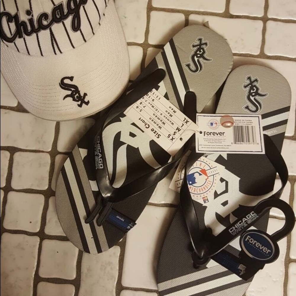 NWT large size MLB White Sox’s flip flops